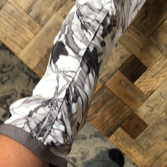 Adidas by Stella McCartney Yoga Clima Bamboo Leggings. Size XS - Picture 10 of 10